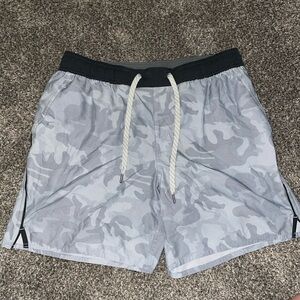 Vuori Shorts (Sz. M)